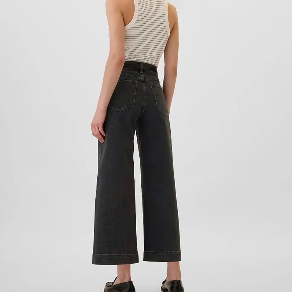 Gap | High Rise Crop - Picture 3 of 3